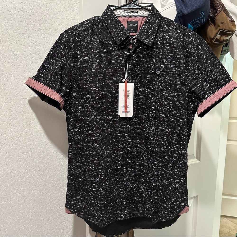NEW with tags • Men’s Button Up Short Sleeve Shirt • Black Size Medium